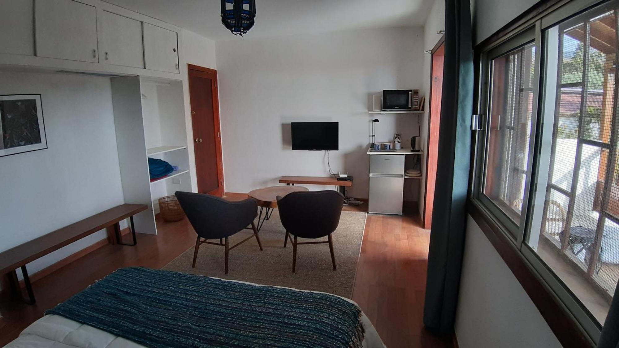 Homestay Con Balcon Y Banos Privados. *